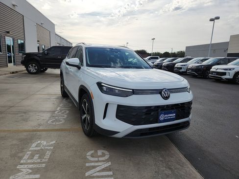 New 2026 Volkswagen Tiguan SE image 1