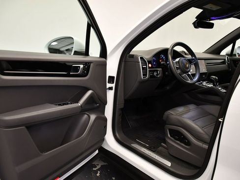 Used 2023 Porsche Cayenne image 39