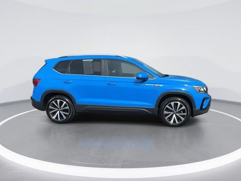 Certified 2023 Volkswagen Taos SE w/ Panoramic Sunroof Package AWD/4WD image 9