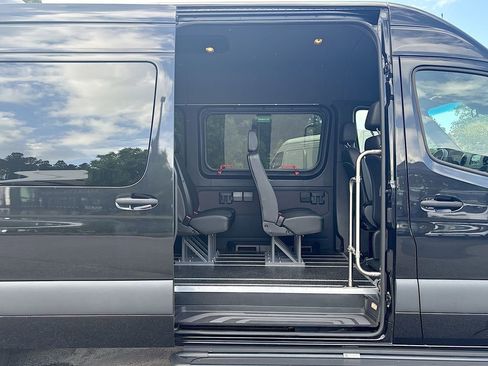 Used 2023 Mercedes-Benz Sprinter 3500 image 21