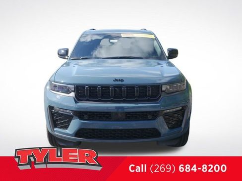 New 2026 Jeep Grand Cherokee Limited AWD/4WD image 2