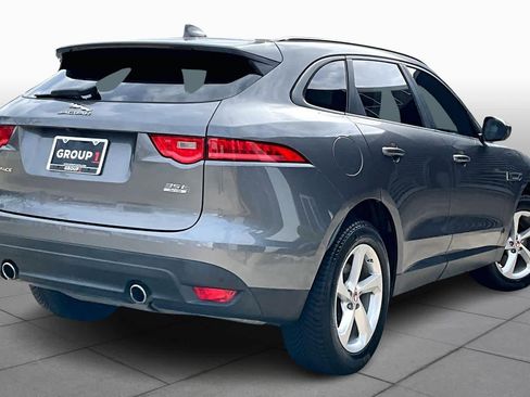 Used 2017 Jaguar F-PACE Premium image 13