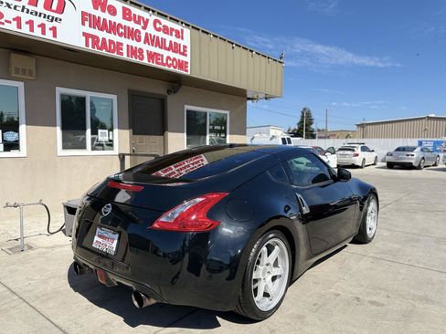 Used 2009 Nissan 370Z Touring RWD image 3