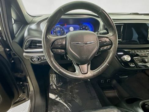 Used 2018 Chrysler Pacifica Touring-L Plus w/ Advanced Safetytec Group image 11