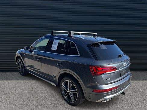 Used 2021 Audi Q5 e Premium Plus w/ Premium Plus Package image 3