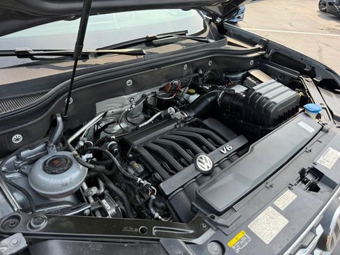 Used 2018 Volkswagen Atlas SEL w/ R-Line Package FWD image 40