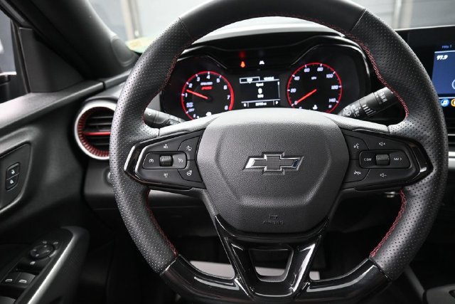 Used 2024 Chevrolet Trax RS w/ Driver Confidence Package FWD image 8