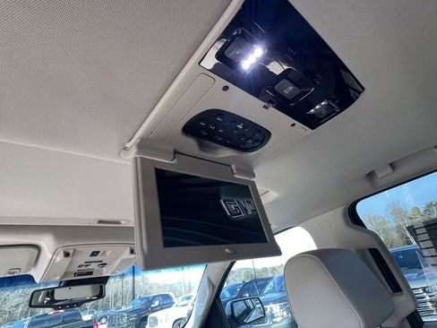 Used 2018 GMC Yukon Denali w/ Denali Ultimate Package image 24