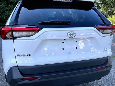 Certified 2022 Toyota RAV4 LE AWD/4WD image 10