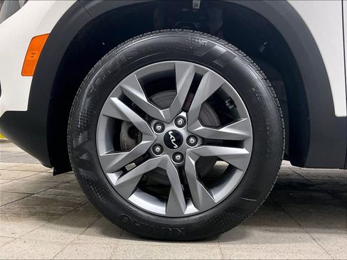 Used 2023 Kia Seltos S w/ Navigation Package image 7