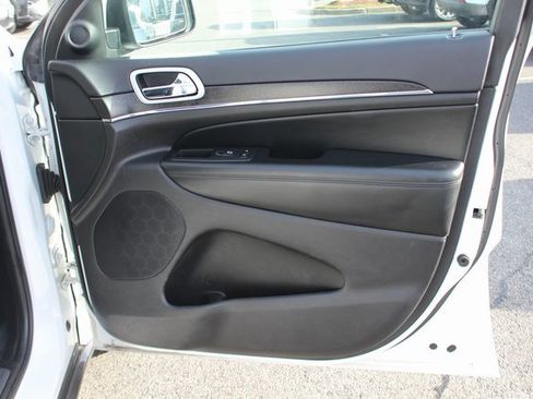 Used 2018 Jeep Grand Cherokee Limited image 32