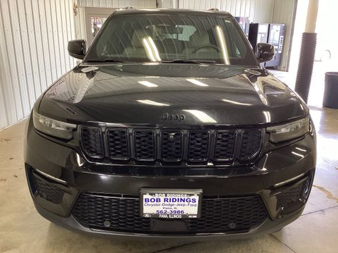 Used 2024 Jeep Grand Cherokee Limited w/ Luxury Tech Group II AWD/4WD image 9