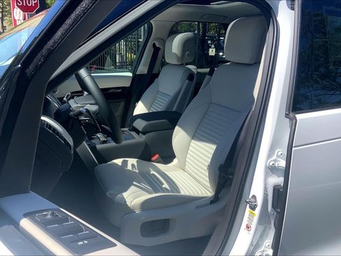 New 2026 Land Rover Discovery S AWD/4WD image 9