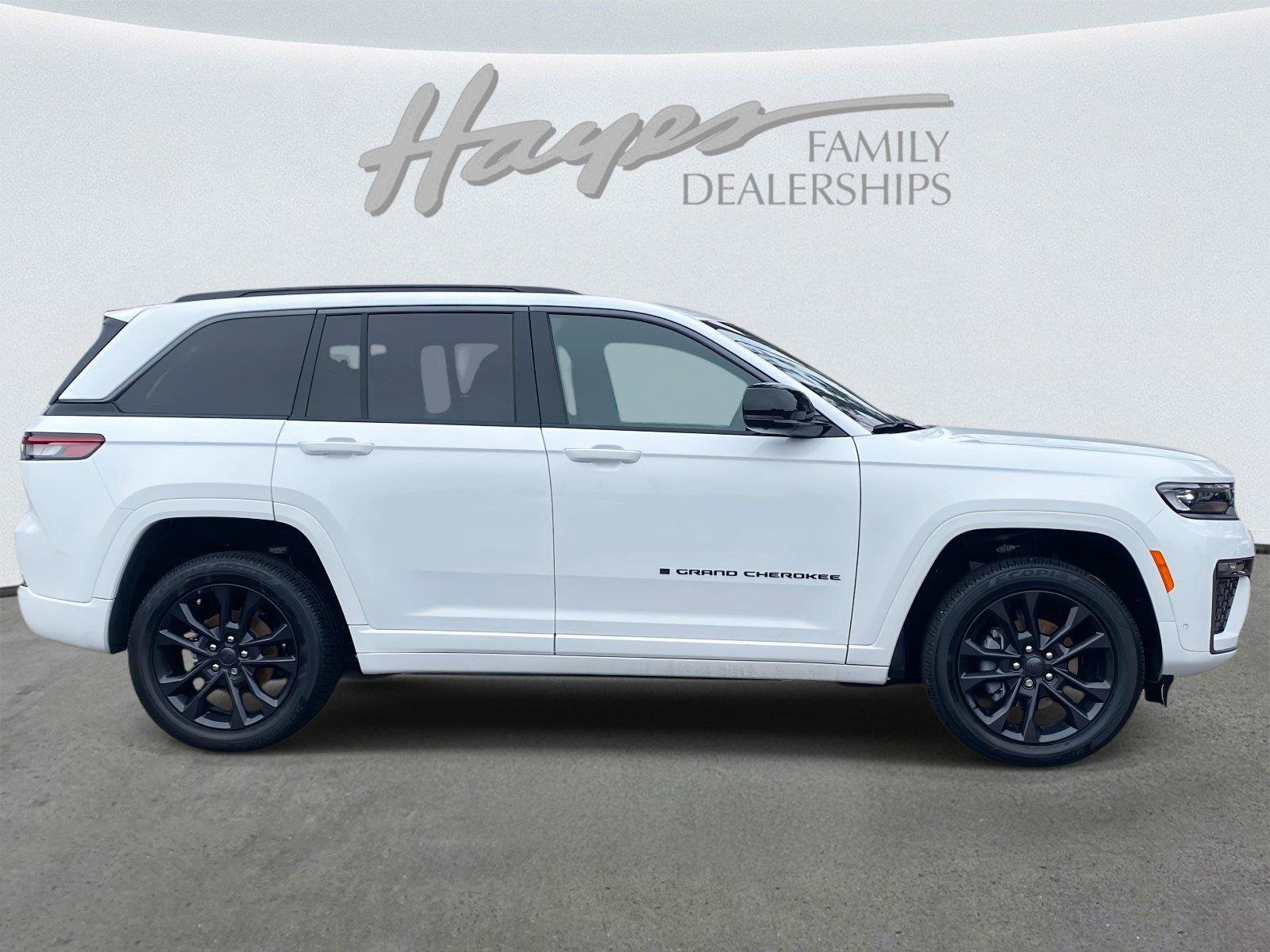 New 2026 Jeep Grand Cherokee Limited AWD/4WD image 3