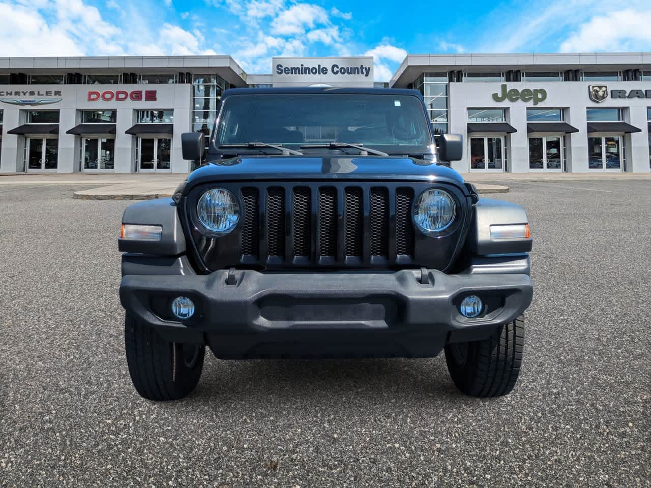 Used 2022 Jeep Wrangler Sport AWD/4WD image 3