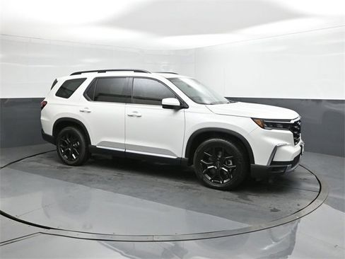 New 2025 Honda Pilot Touring image 17