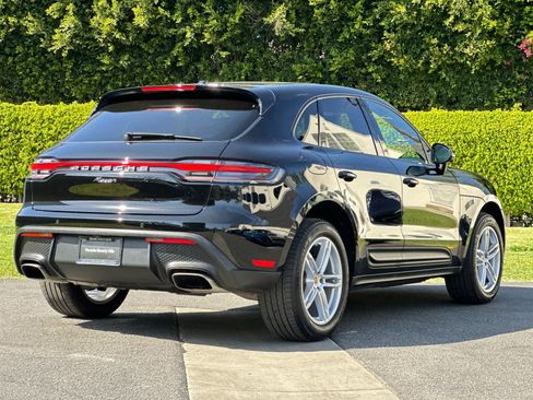 Certified 2025 Porsche Macan AWD/4WD image 8