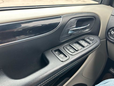 Used 2017 Dodge Grand Caravan SXT FWD image 23