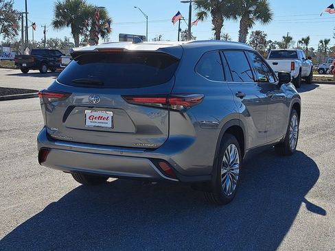 New 2026 Toyota Highlander Platinum image 3