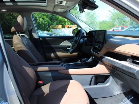 Used 2024 Toyota Grand Highlander AWD image 17