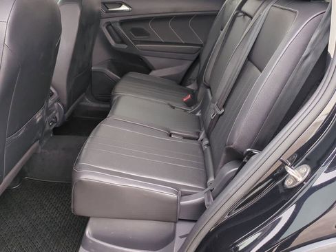 Used 2022 Volkswagen Tiguan SE image 18