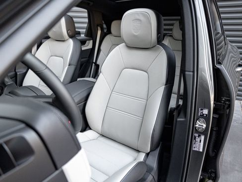 New 2026 Porsche Cayenne E-Hybrid image 5