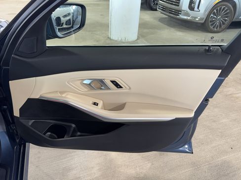 Used 2025 BMW 330i Sedan w/ Convenience Package RWD image 7