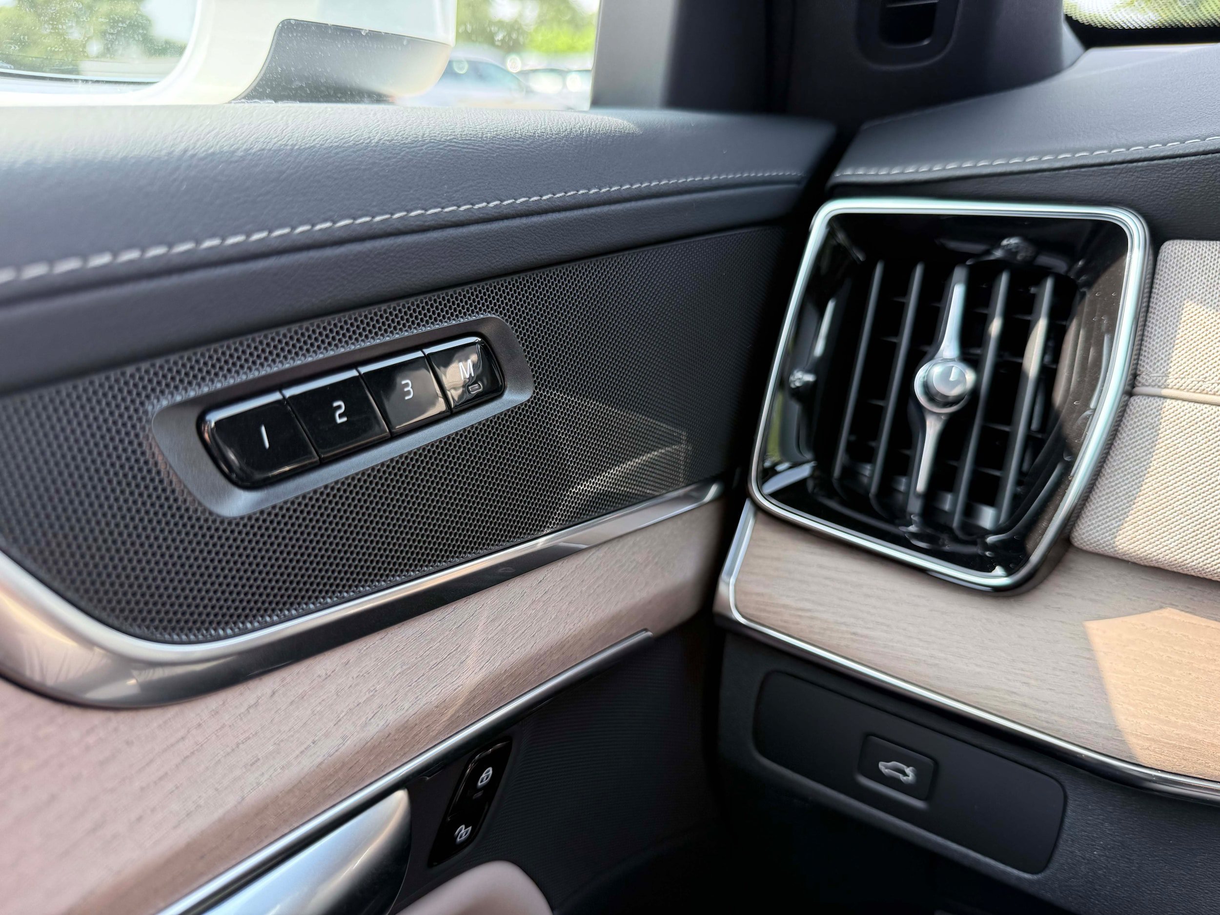 New 2026 Volvo XC90 B6 Plus w/ Protection Package Premier AWD/4WD image 20