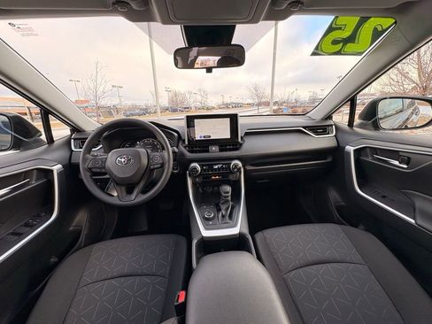 Used 2025 Toyota RAV4 XLE image 12