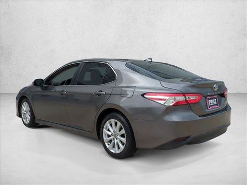 Used 2020 Toyota Camry LE image 8