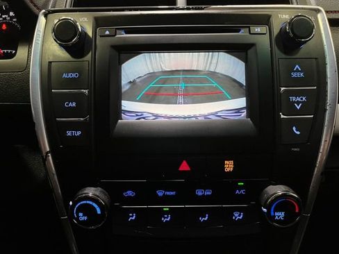 Used 2015 Toyota Camry SE image 18