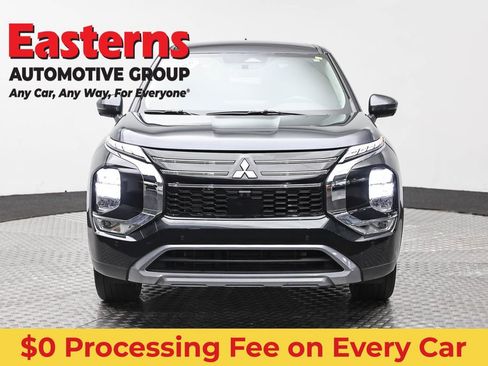 Used 2025 Mitsubishi Outlander SE FWD image 2
