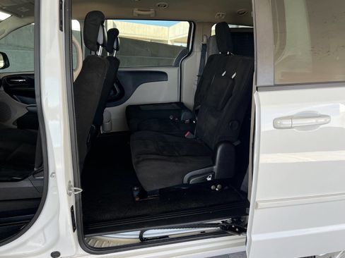 Used 2015 Dodge Grand Caravan SE w/ Quick Order Package 29E SE image 16