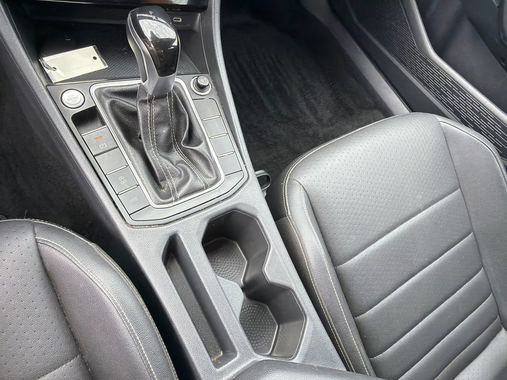 Used 2024 Volkswagen Jetta SE FWD image 31