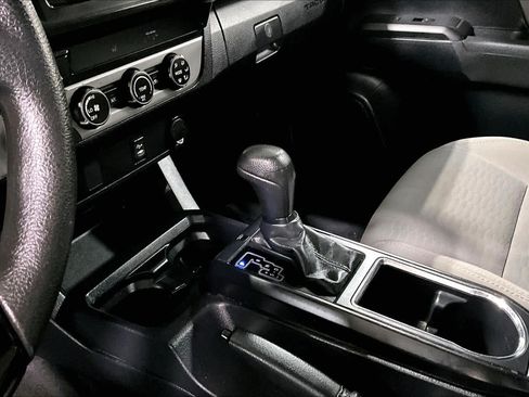 Certified 2019 Toyota Tacoma SR AWD/4WD image 15
