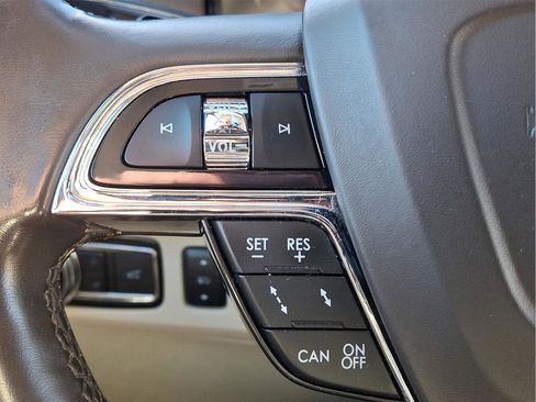 Used 2019 Lincoln Navigator Reserve image 24