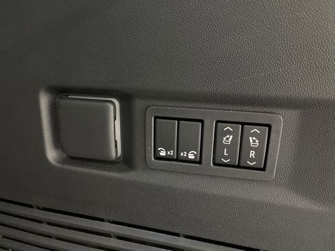 New 2026 GMC Yukon Elevation image 25