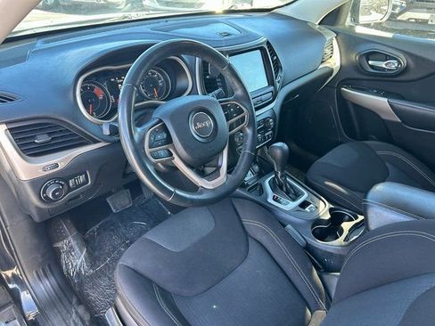 Used 2017 Jeep Cherokee Latitude FWD image 21