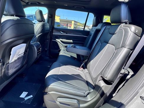 New 2027 Jeep Grand Cherokee L Limited AWD/4WD image 16