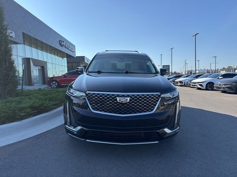 Used 2022 Cadillac XT6 Premium Luxury image 2