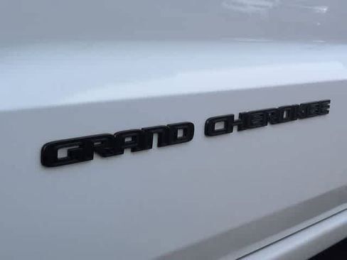 Used 2019 Jeep Grand Cherokee Altitude AWD/4WD image 13