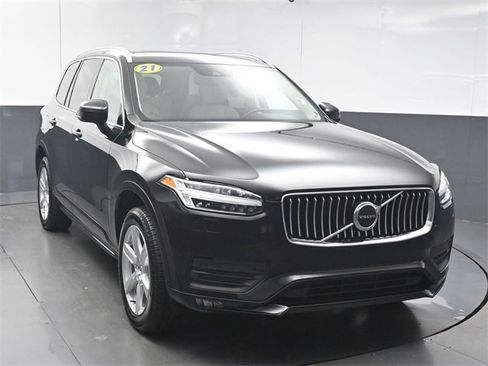 Used 2021 Volvo XC90 T5 Momentum w/ Climate Package image 2