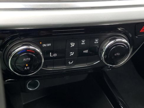 Used 2025 Chevrolet Trax LT FWD image 24
