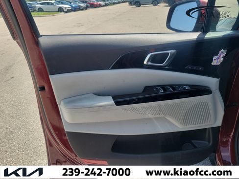 Certified 2023 Kia Carnival SX FWD image 18