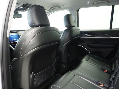 Certified 2023 Jeep Grand Cherokee Limited w/ Black Appearance Package image 18