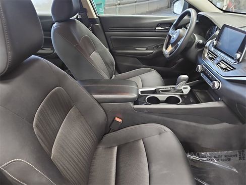 Used 2024 Nissan Altima 2.5 SV image 10