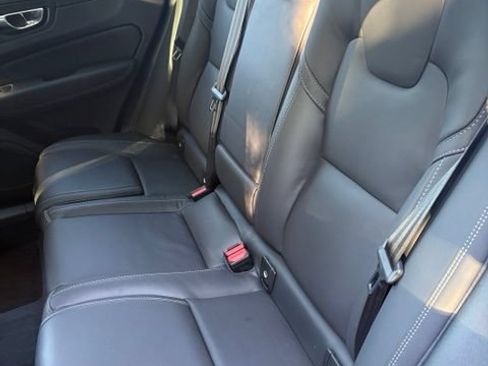 Used 2022 Volvo XC60 B5 Inscription w/ Climate Package AWD/4WD image 9