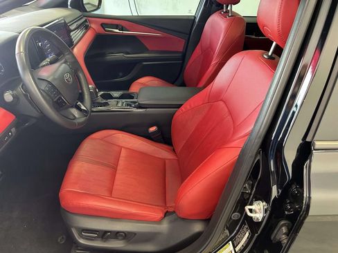 Used 2025 Toyota Camry XSE FWD image 16