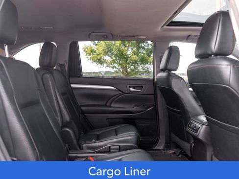Used 2017 Toyota Highlander XLE AWD/4WD image 14