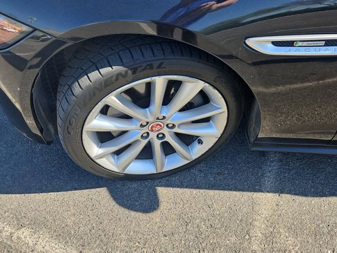 Used 2016 Jaguar XF R-Sport image 3